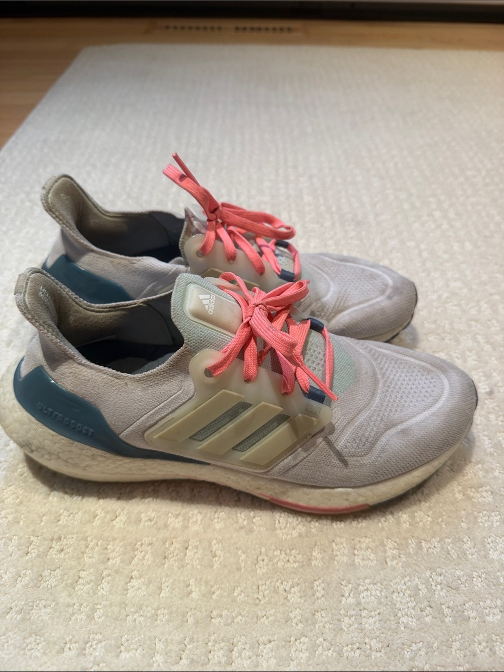 adidas Women's Light Gray Sneakers with Pink Laces and Teal Heel